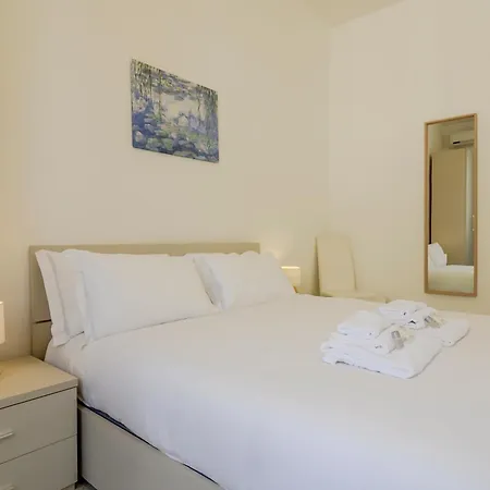 Operetta View Apartman *